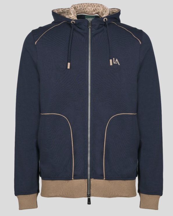 ТЪМНОСИН СПОРТЕН ЕКИП С КАЧУЛКА ОТ 100% ПАМУК С ЛОГО ЕМБЛЕМА 