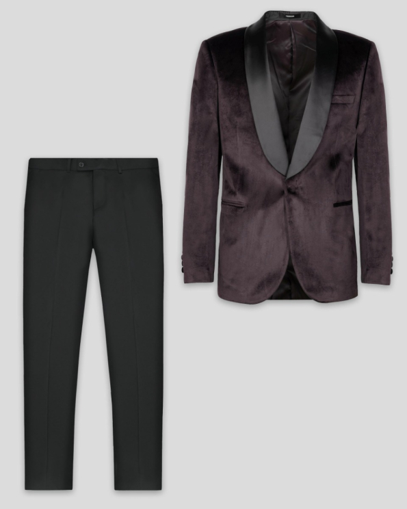 ЦЕРЕМОНИАЛЕН КОСТЮМ С КАДИФЕНА СТРУКТУРА ВТАЛЕН СИЛУЕТ В ТЪМНО БОРДО