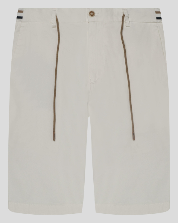 БЕРМУДИ В БЯЛ ЦВЯТ С КОНТРАСТНИ ВРЪЗКИ И ИТАЛИАНСКИ ДЖОБ