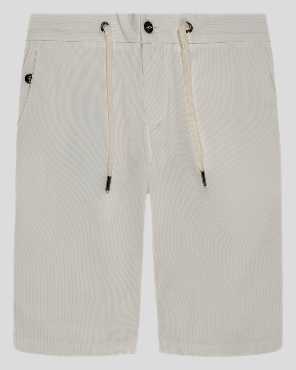 БЕЛИ БЕРМУДИ ОТ РЕЛЕФЕН ТЕХНОЛОГИЧЕН ТЕКСТИЛ С ЛАСТИК НА КОЛАНА