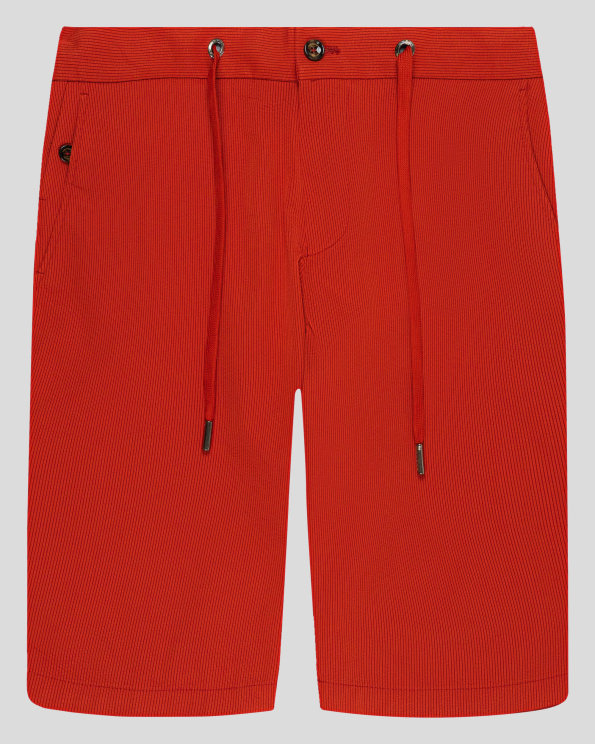 БЕРМУДИ ОТ ТЕХНОЛОГИЧЕН ТЕКСТИЛ С МЕТАЛНО ЛОГО В ЦВЯТ КЕРЕМИДА