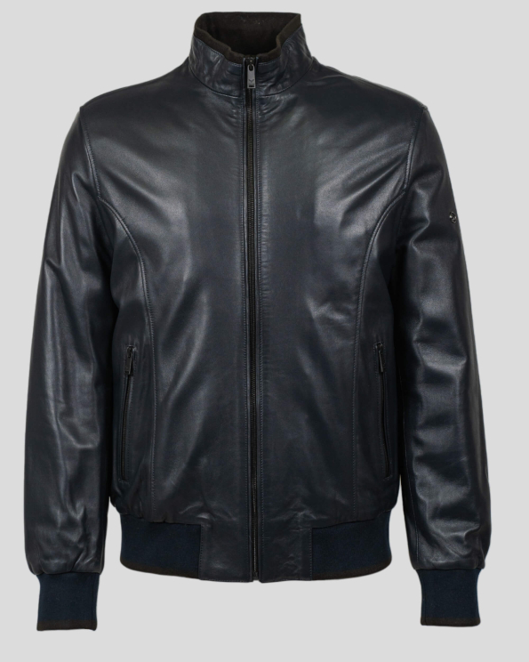 ТЪМНОСИНЬО  КОЖЕНО ЯКЕ СВОБОДЕН СИЛУЕТ С МЕТАЛЕН ЛОГО АКСЕСОАР