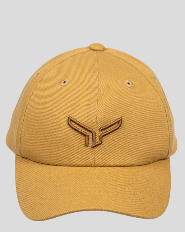  ПАМУЧНА ШАПКА С КОЗИРКА И  РЕЛЕФНА БРОДЕРИЯ ЛОГО В ЦВЯТ КАМЕЛ