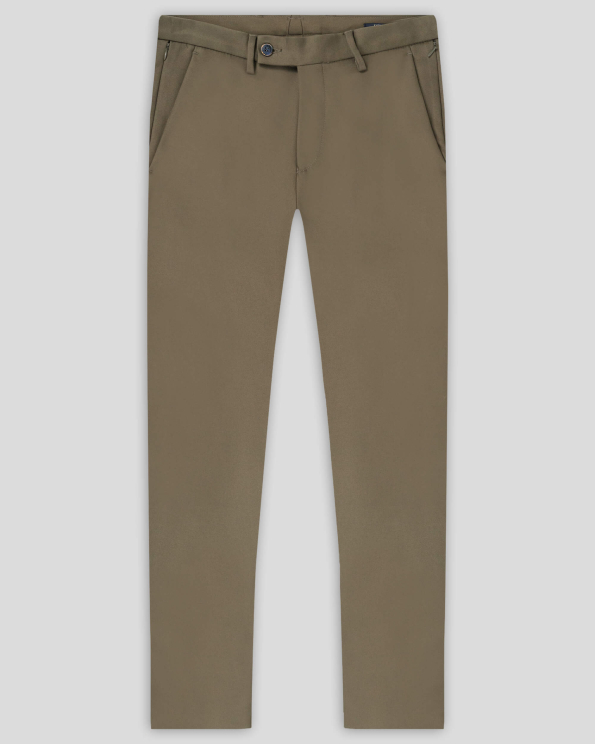 СИЛНО ВТАЛЕН ЧИНО ПАНТАЛОН ОТ ПАМУК С ЕЛАСТАН В ЦВЯТ КАКИ