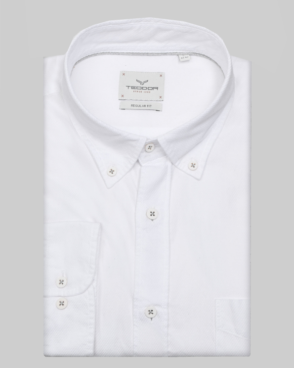 БЯЛА РИЗА С КОПЧЕТА НА ЯКАТА И ДЖОБ НА ГЪРДИТЕ СВОБОДЕН СИЛУЕТ