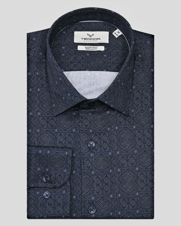 ТЪМНОСИНЯ РИЗА ОТ САТЕНИРАН ПАМУК С ФИГУРАЛЕН ПРИНТ