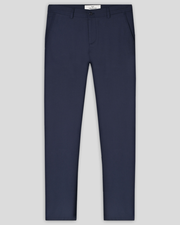 ТЪМНОСИН ЧИНО ПАНТАЛОН С КОЖЕН ЛОГО АКСЕСОАР