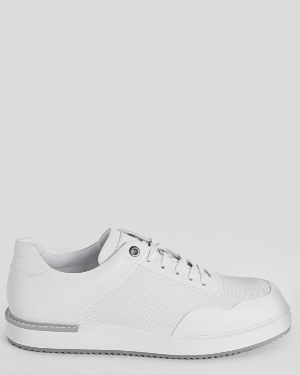 БЕЛИ КОМБИНИРАНИ ОБУВКИ ТИП КЕЦОВЕ ОТ СТРУКТУРНА И ГЛАДКА КОЖА