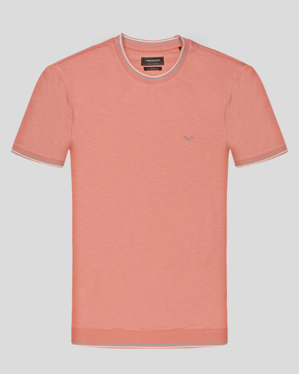 ТЕНИСКА ОТ МЕРСЕРИЗИРАН ПАМУК В ЦВЯТ СЬОМГА С КОНТРАСТНА ДЕСЕНАЦИЯ 