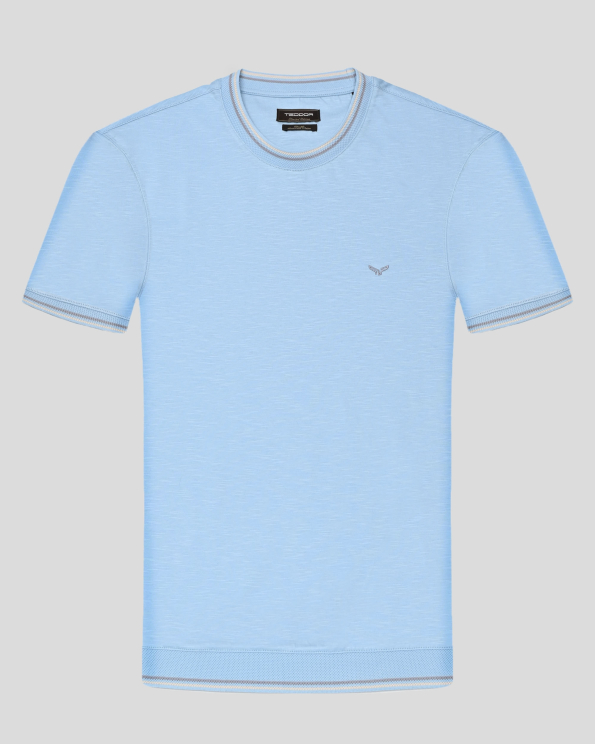 СВЕТЛОСИНЯ ТЕНИСКА ОТ МЕРСЕРИЗИРАН ПАМУК С КОНТРАСТНА ДЕСЕНАЦИЯ 