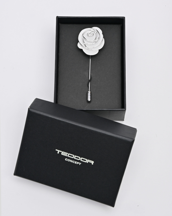 СРЕБРИСТО СИВА БРОШКА С ИГЛА ВЪВ ФОРМА НА РОЗА