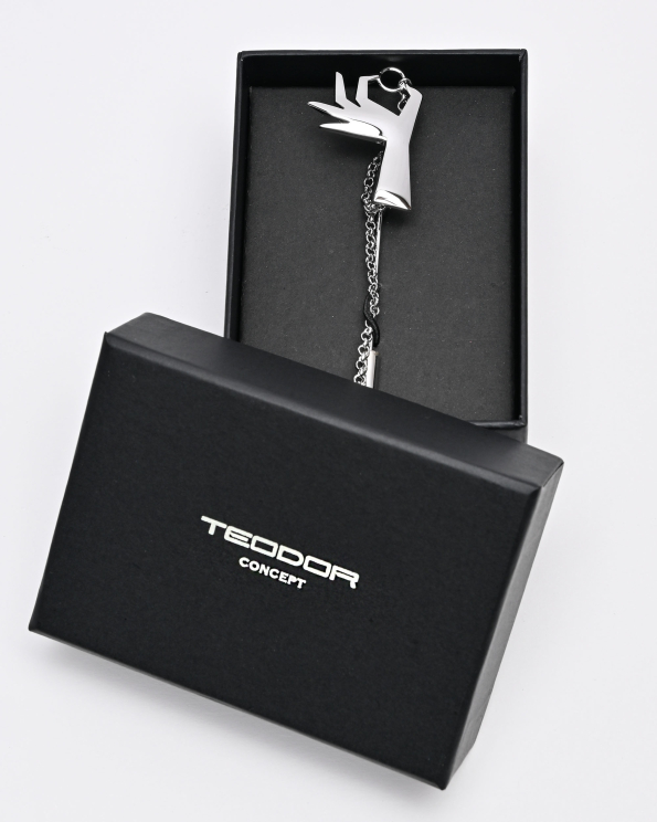 СРЕБРИСТО СИВА БРОШКА С ИГЛА И ВЕРИЖКА ВЪВ ФОРМА НА РЪКА