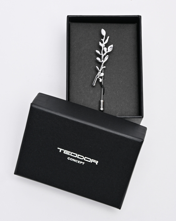 СРЕБРИСТА БРОШКА С ИГЛА ВЪВ ФОРМА НА КЛОНКА