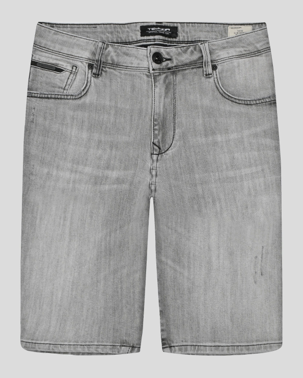 СИВИ ДЪНКОВИ БЕРМУДИ С ДЕКОРАТИВНИ НАКЪСВАНИЯ И  МЕТАЛЕН ЛОГО АКСЕСОАР