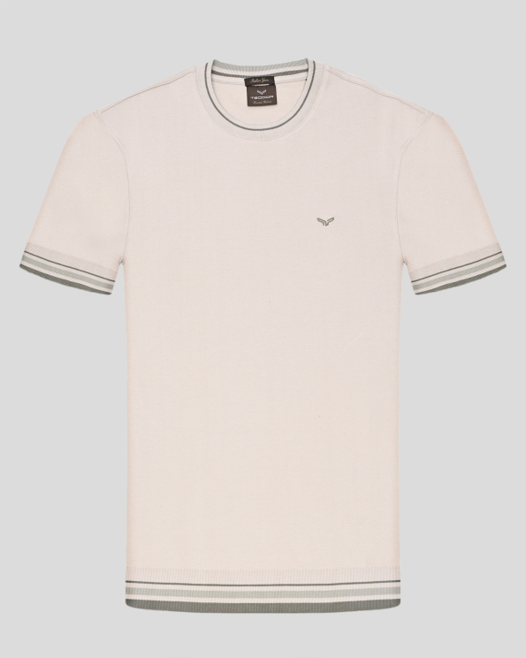 БЕЖОВА ТЕНИСКА С ЕФЕКТ  НА ПЛЕТИВО И КОНТРАСТНА ДЕСЕНАЦИЯ