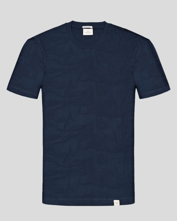 ТЪМНОСИНЯ ТЕНИСКА БИЕ ОТ PREMIUM ПАМУК В ТОНАЛЕН ФИГУРАЛЕН ДЕСЕН