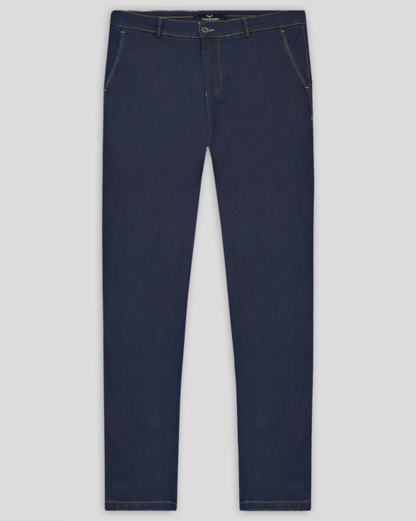 ТЪМНОСИН ЧИНО ПАНТАЛОН С КОНТРАСТНИ ШЕВОВЕ И ЛОГО АКСЕСОАР