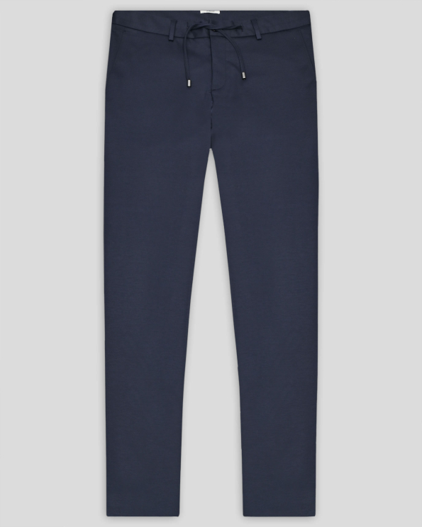 ТЪМНОСИН ЧИНО ПАНТАЛОН С МЕТАЛЕН ЛОГО АКСЕСОАР/ЧАСТ ОТ КОСТЮМ/