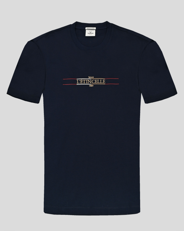 ТЪМНОСИНЯ ТЕНИСКА ОТ PREMIUM ПАМУК С КОНТРАСТНА РЕЛЕФНА БРОДЕРИЯ 