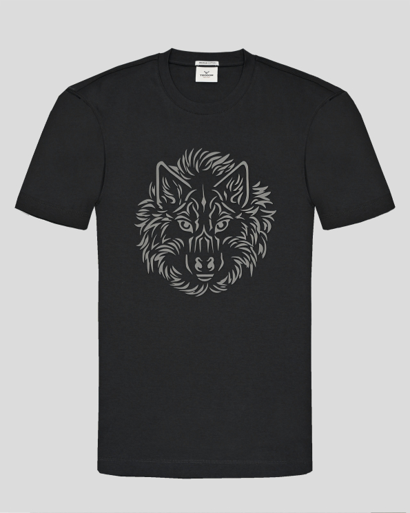 ЧЕРНА ТЕНИСКА ОТ PREMIUM ПАМУК С ЕФЕКТЕН РЕЛЕФЕН ПРИНТ НА ВЪЛК