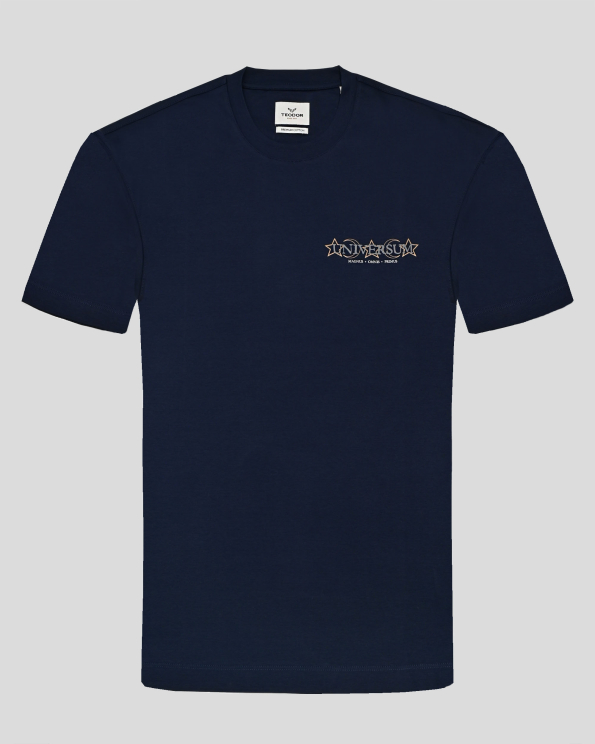  ТЪМНОСИНЯ ТЕНИСКА С ЕФЕКТЕН КОНТРАСТЕН ПРИНТ НА ПРЕДНА ЧАСТ И ГРЪБ