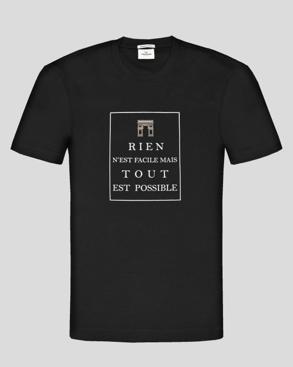 ЧЕРНА ТЕНИСКА ОТ PREMIUM ПАМУК С ЕФЕКТЕН ПРИНТ В ПРЕДНА ЧАСТ