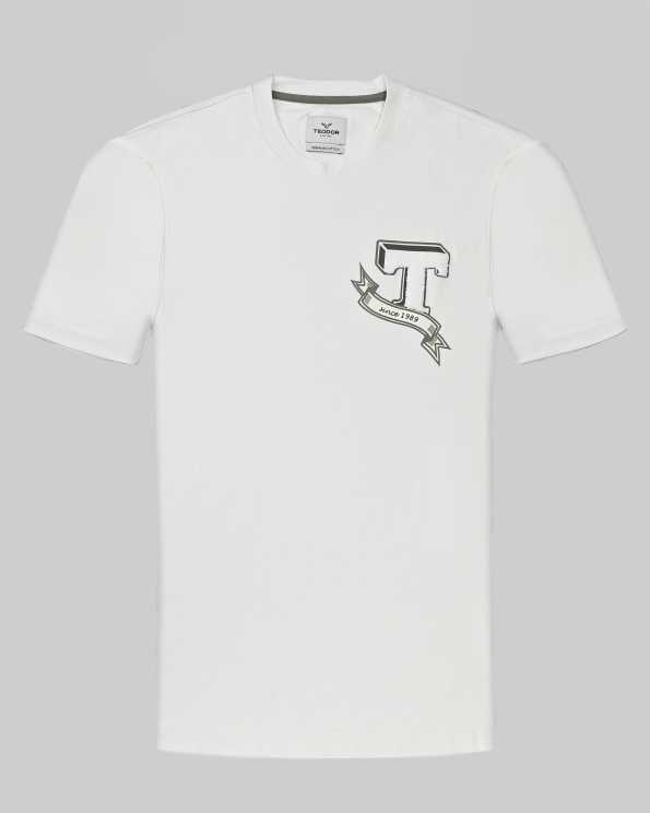 ТЕНИСКА ОТ PREMIUM ПАМУК С ЕФЕКТЕН РЕЛЕФЕН ЛОГО ПРИНТ В ЦВЯТ ЕКРЮ