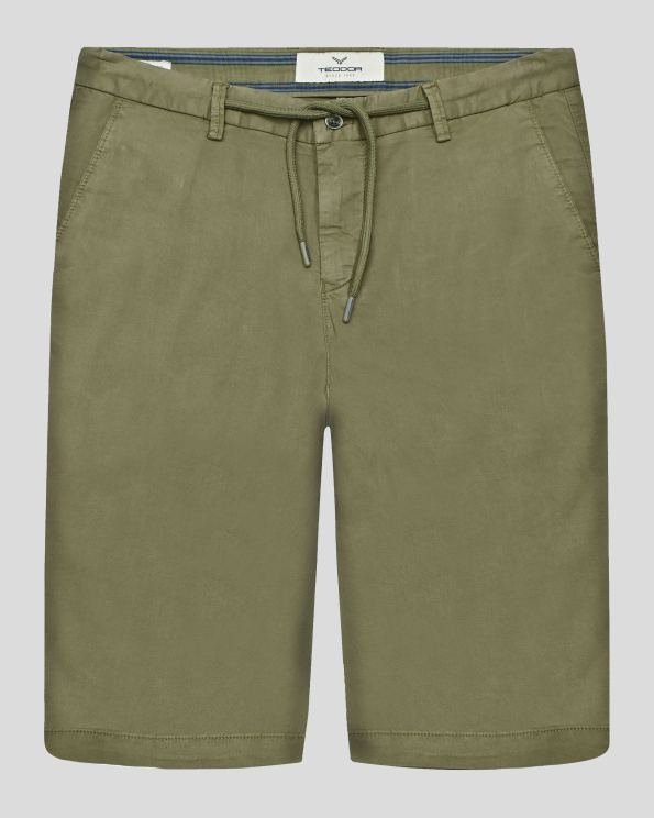 ЗЕЛЕНИ БЕРМУДИ С ВРЪЗКИ НА КОЛАНА И ИТАЛИАНСКИ ДЖОБ