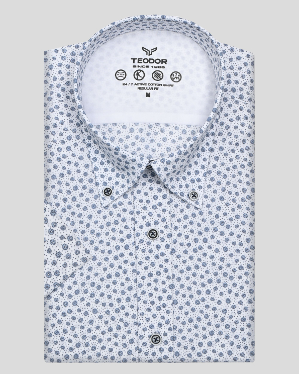 БЯЛА РИЗА В КОНТРАСТЕН ФЛОРАЛЕН ДЕСЕН С КОПЧЕТА НА ЯКАТА 