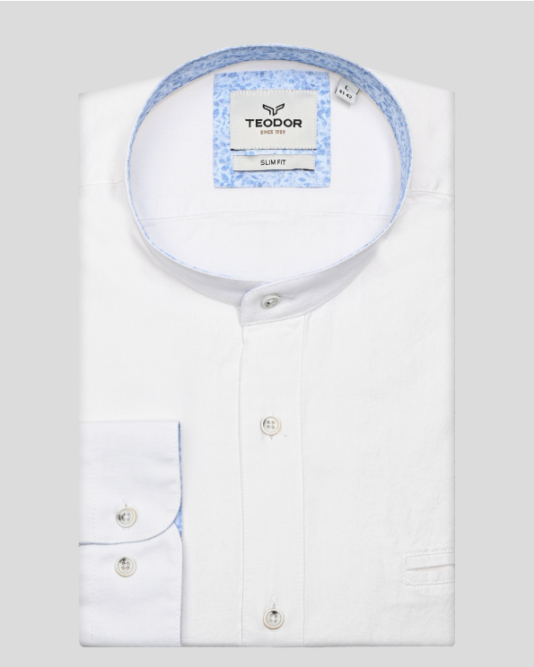 БЯЛА РИЗА С ПОПСКА ЯКА И НАВИВАЩИ СЕ РЪКАВИ ВТАЛЕН СИЛУЕТ