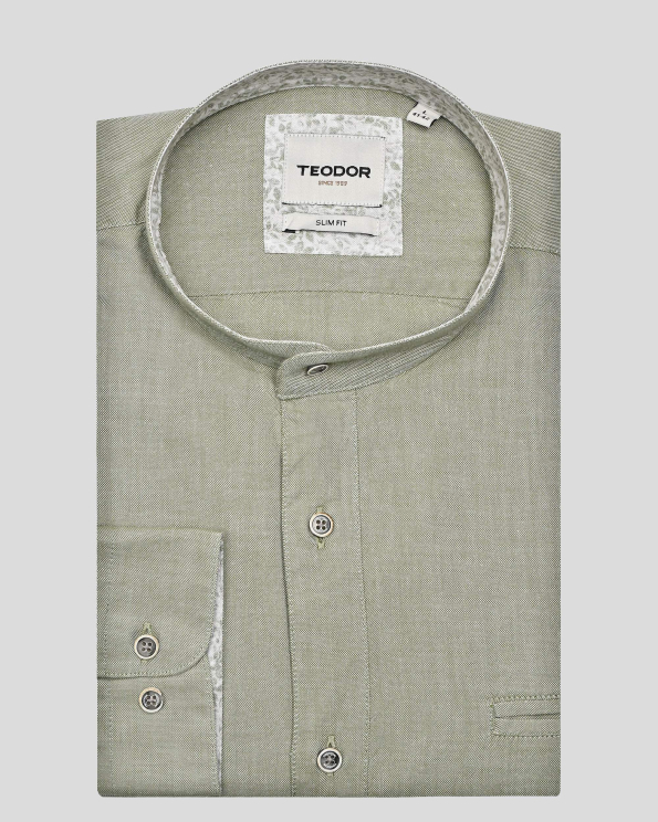 ЗЕЛЕНА РИЗА С ПОПСКА ЯКА И ДЕКОРАТИВЕН ЕЛЕМЕНТ НА ГЪРДИТЕ