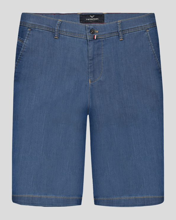 ДЕНИМ СИНИ БЕРМУДИ С КОНТРАСТНИ ШЕВОВЕ И ЛОГО ЕМБЛЕМА