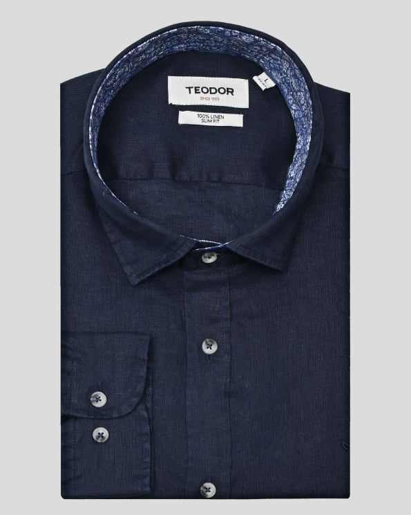 ТЪМНОСИНЯ ЛЕНЕНА РИЗА С КОНТРАСТНА ГАРНИТУРА НА ЯКАТА