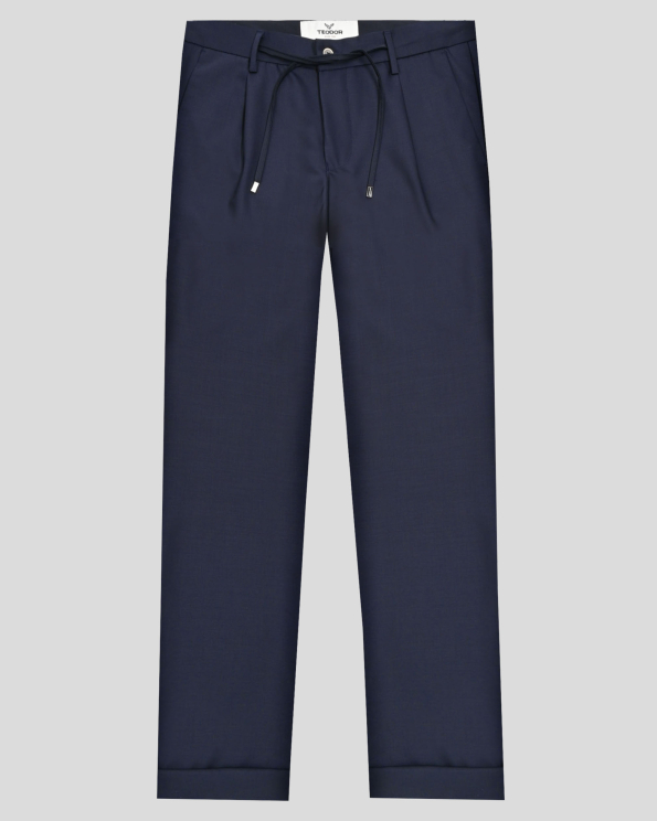 ТЪМНОСИН ЧИНО ПАНТАЛОН С БАСТИ И ФИКСИРАН ШИРОК ПОДГЪВ