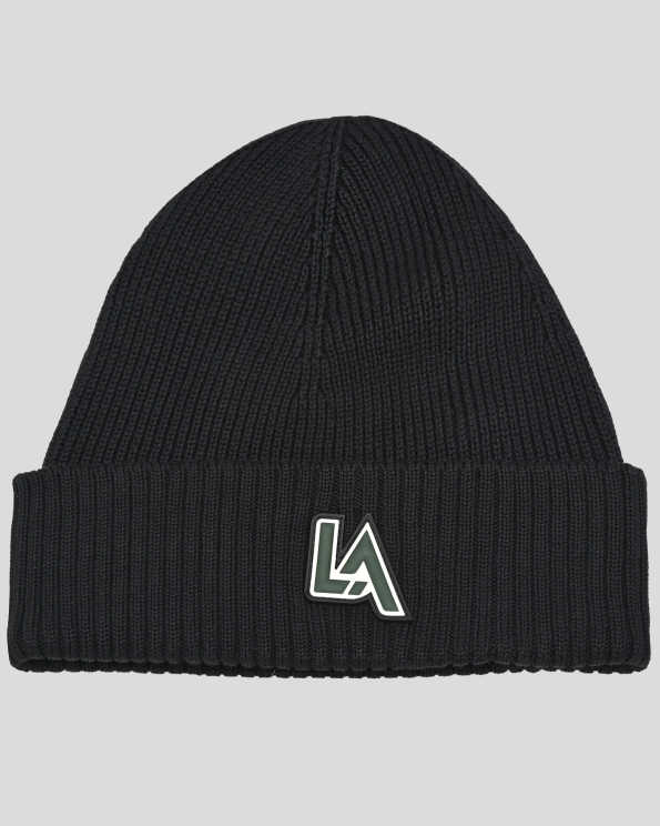  ЧЕРНА ПЛЕТЕНА ШАПКА С ТРИЦВЕТНО ГУМИРАНО ЛОГО