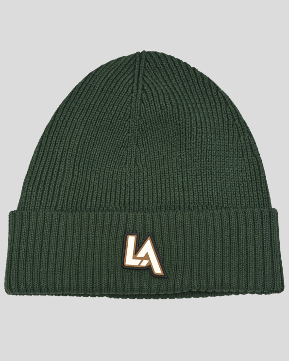 ЗЕЛЕНА ПЛЕТЕНА ШАПКА С ТРИЦВЕТНО ГУМИРАНО ЛОГО