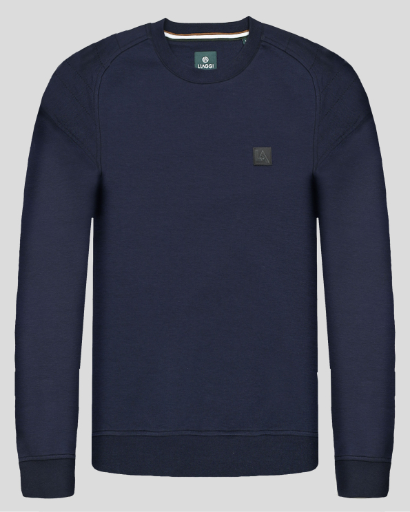  ТЪМНОСИНЯ БЛУЗА СЪС ЗАОБЛЕНО РАМО И ГУМИРАНО ЛОГО