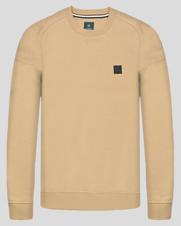  БЛУЗА СЪС ЗАОБЛЕНО РАМО И ГУМИРАНО ЛОГО В ЦВЯТ КАМЕЛ