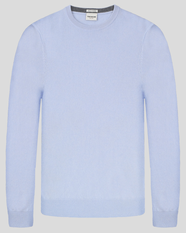 СВЕТЛОСИН ПУЛОВЕР ОТ ЕКСТРА ФИНА ВЪЛНА  С ОБЛО ДЕКОЛТЕ 