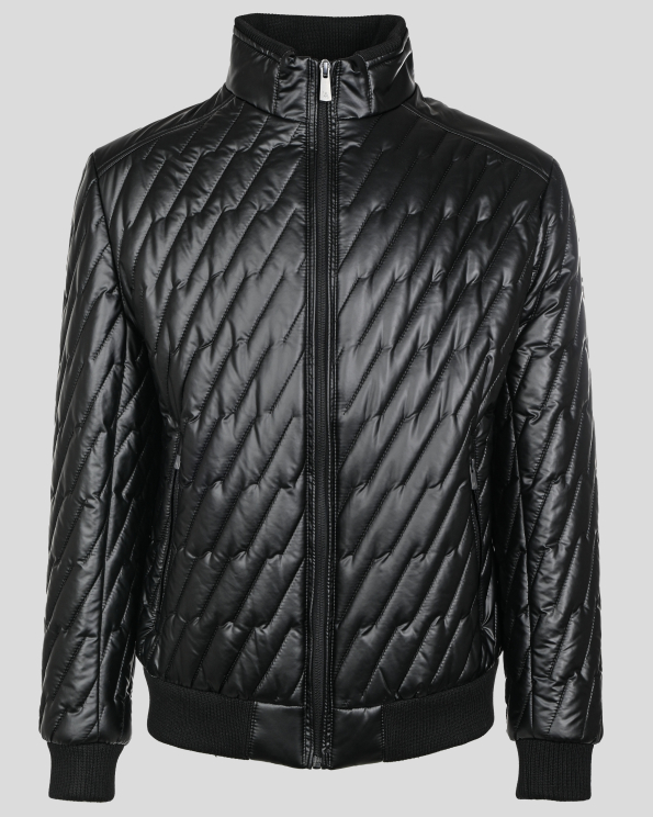 ЧЕРНО КЪСО КАПИТОНИРАНО ЯКЕ С ИЗРАЗЕН РЕЛЕФ И ЛОГО ЕМБЛЕМА