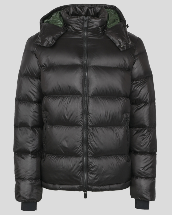 ЧЕРНО ОБЕМНО ЯКЕ С ПОДВИЖНА КАЧУЛКА И ГУМИРАНА ЛОГО ЕМБЛЕМА