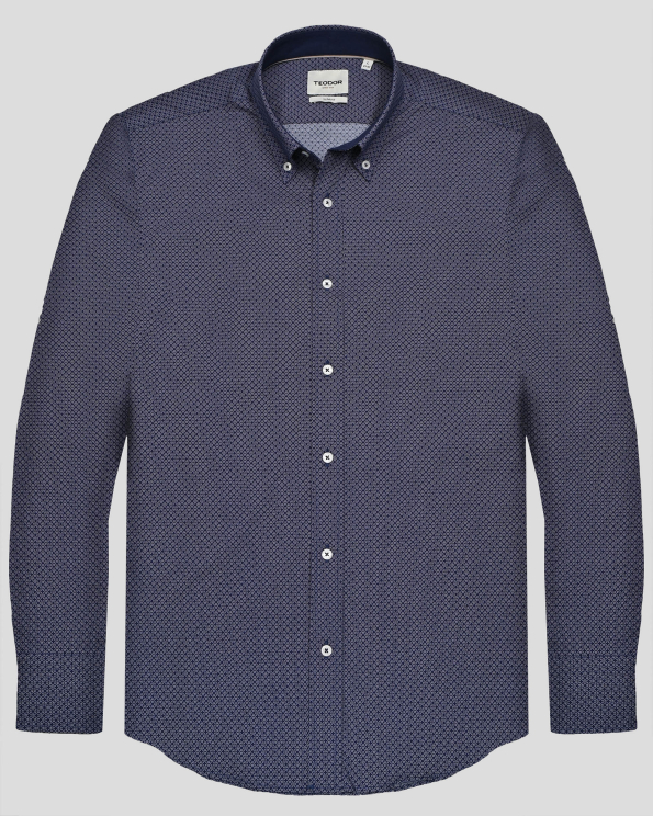 ВТАЛЕНА ТЪМНОСИНЯ РИЗА С ЕФЕКТЕН КОНТРАСТЕН ПРИНТ 