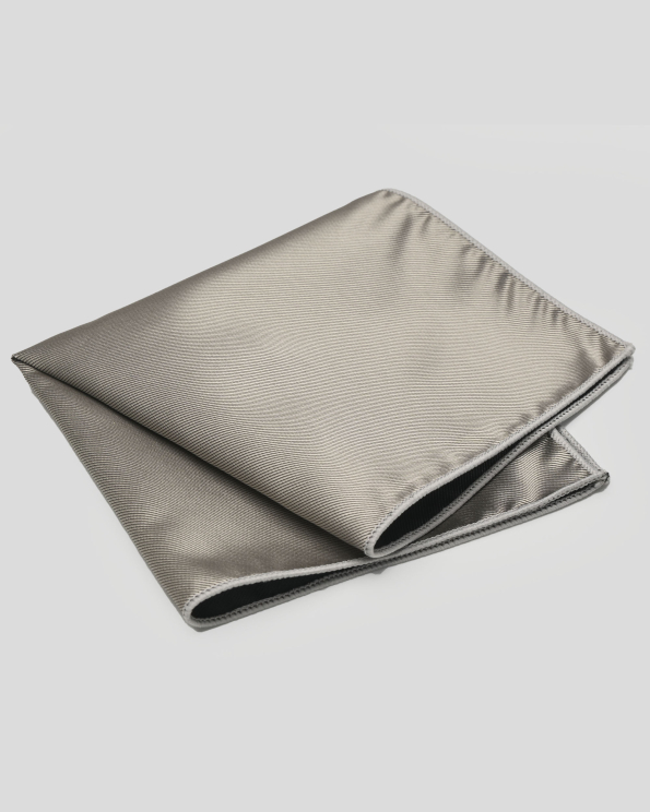 ЗЛАТИСТО-БЕЖОВА КЪРПИЧКА ЗА САКО В СТРУКТУРНО РАЙЕ