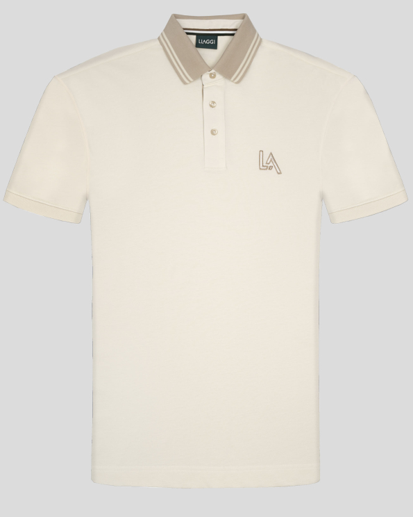 ТЕНИСКА С ЯКА И КОНТРАСТНА ДЕСЕНАЦИЯ В ЦВЯТ ЕКРЮ