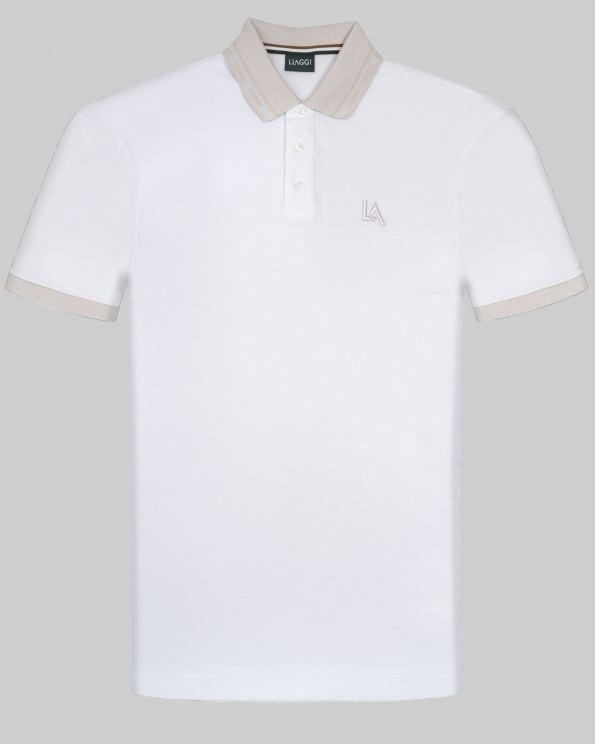 БЯЛА ТЕНИСКА С БРОДЕРИЯ ЛОГО И КОНТРАСТНА ЯКА