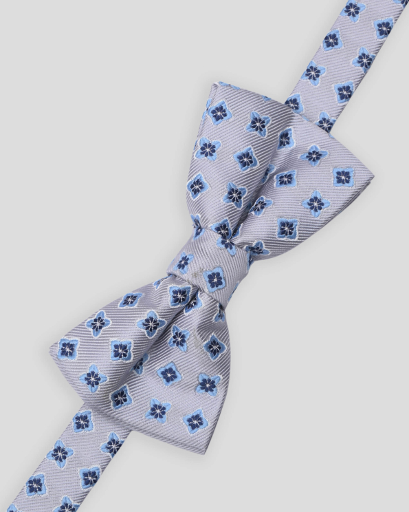 СВЕТЛОСИВА ПАПИЙОНКА В СТРУКТУРНО РАЙЕ НА ЦВЕТЯ