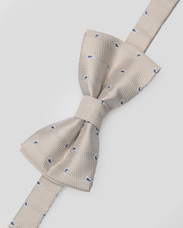 БЕЖОВА ПАПИЙОНКА В КОНТРАСТЕН ДЕСЕН НА КАПЧИЦИ