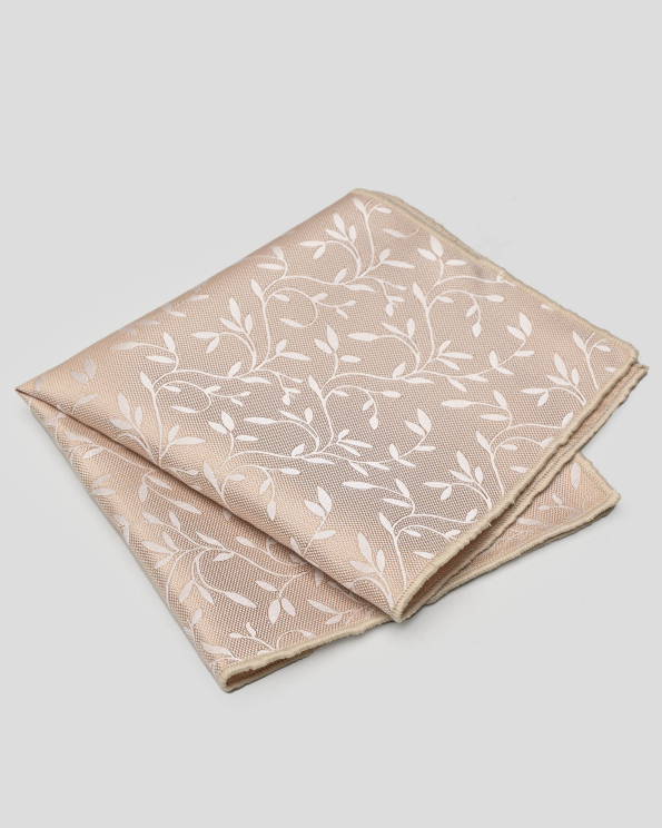 СТРУКТУРНА КЪРПИЧКА ЗА САКО С ДЕСЕН НА ЛИСТА В ЗЛАТИСТ ЦВЯТ