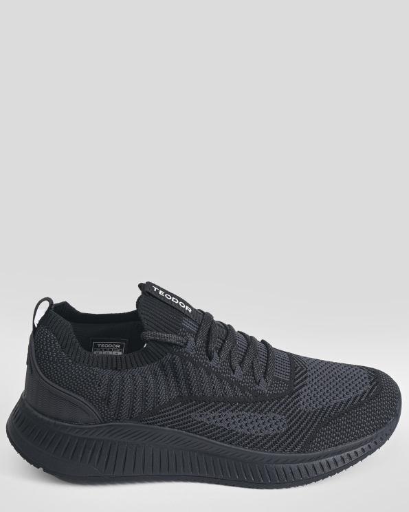 ЧЕРНИ ПЛЕТЕНИ ОБУВКИ ТИП МАРАТОНКИ 