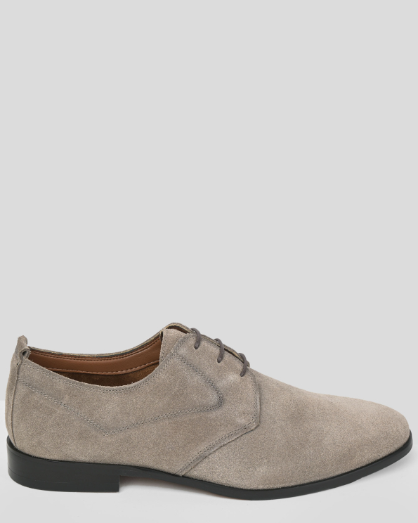 БЕЖОВИ ОБУВКИ ОТ ЕСТЕСТВЕН ВЕЛУР С УКРАСИТЕЛНИ ШЕВОВЕ